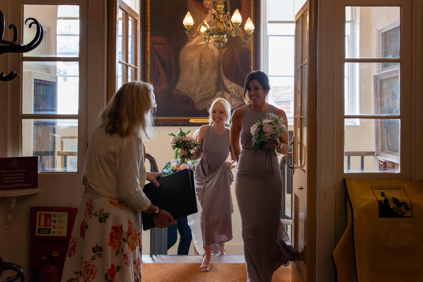 Bridesmaids arriving at Windsor Guildhall wedding. Image by Windsor Guildhall wedding photographer James Robertshaw